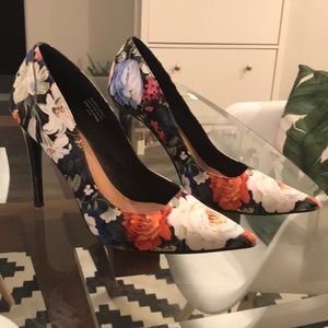 Halogen floral pointed toe heels / pumps